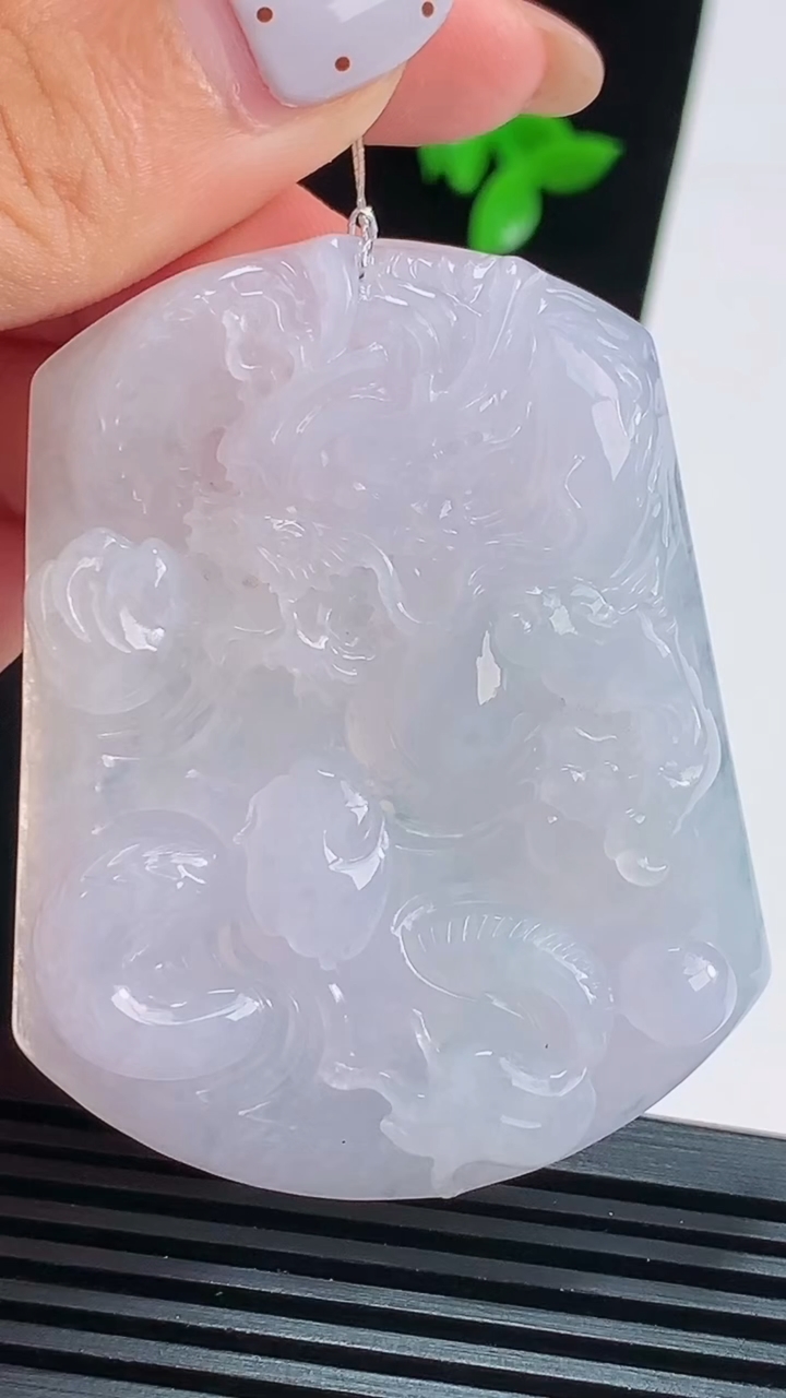 天然A货翡翠紫罗兰龙牌吊坠，尺寸56.5-45-7.5 重量:39.05g
8月16日