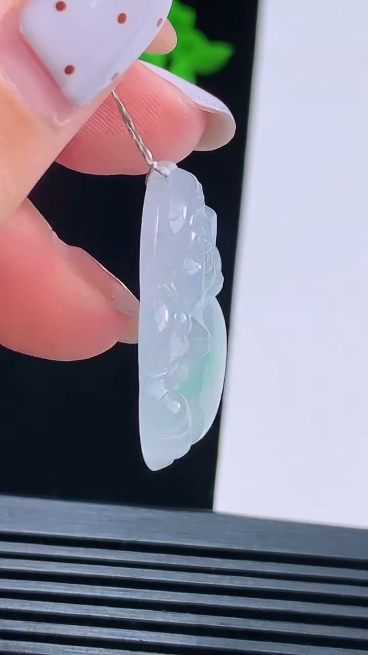 天然A货翡翠佛公吊坠，尺寸31-33.5-5.8 重量:10.15g
8月16日