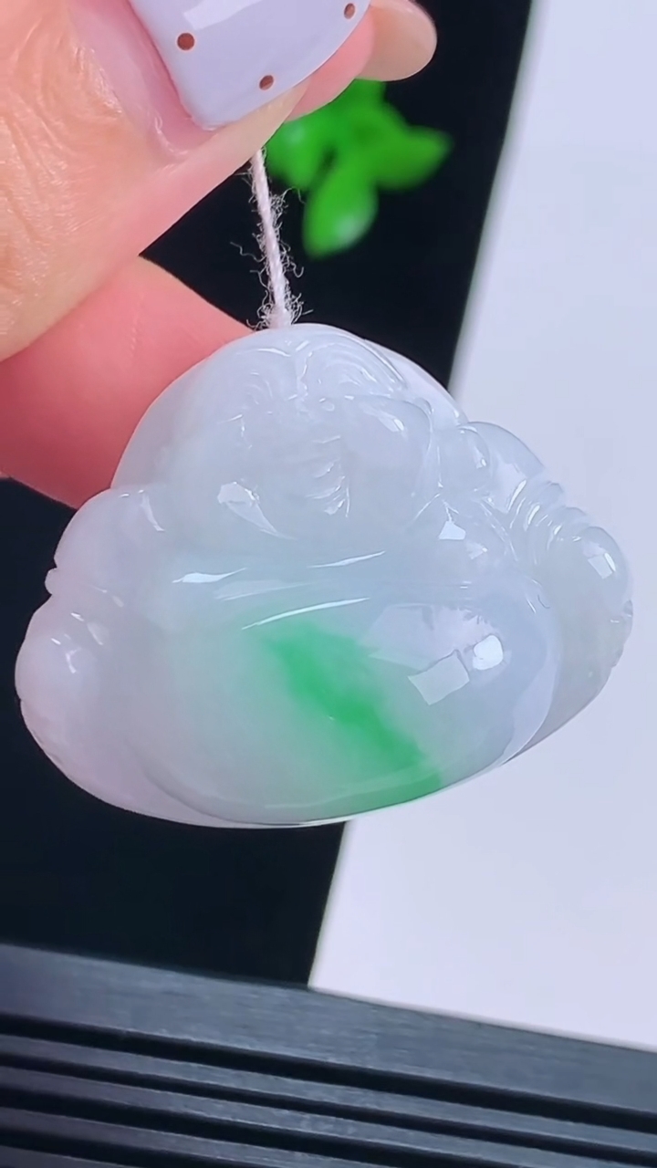 天然A货翡翠佛公吊坠，尺寸26-32.6-14 重量:20.00g
8月16日