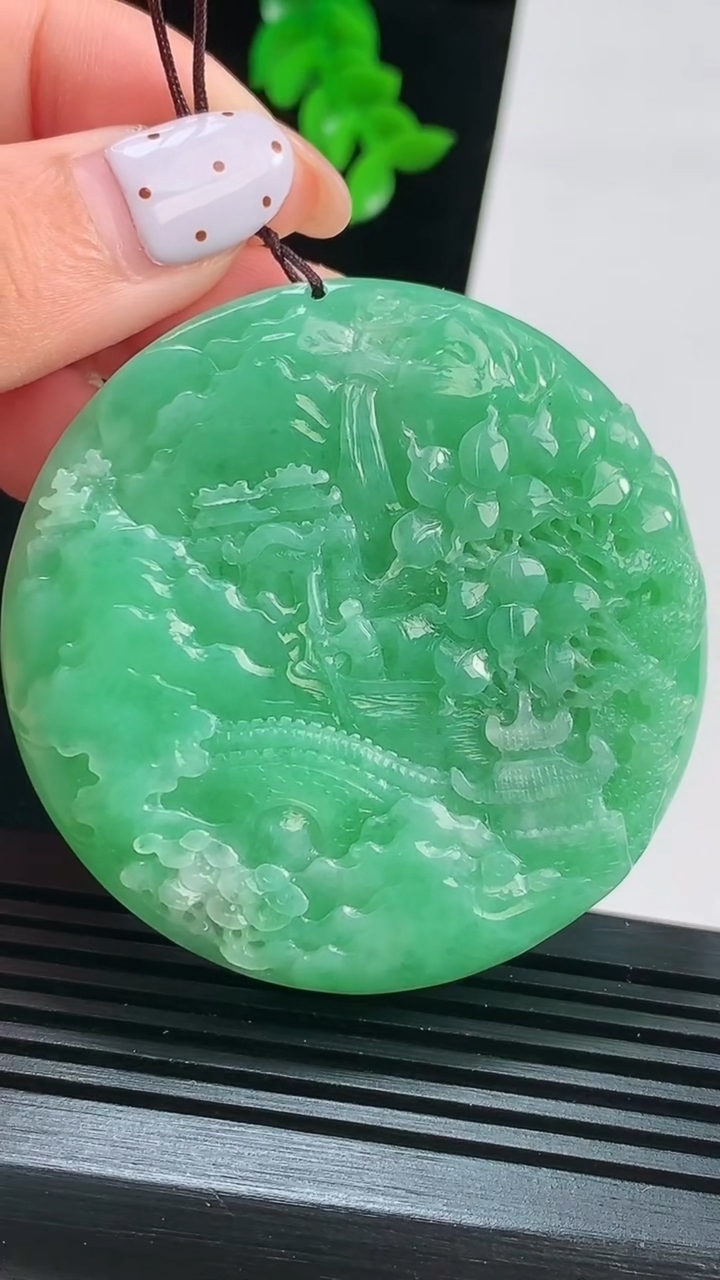 天然A货翡翠山水牌吊坠，尺寸55-9.6 重量:66.26g
8月16日