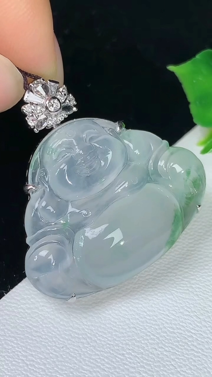 天然A货翡翠佛公吊坠，尺寸32.4-24.4-31.6-9.2，重量:8.37g
8月16日