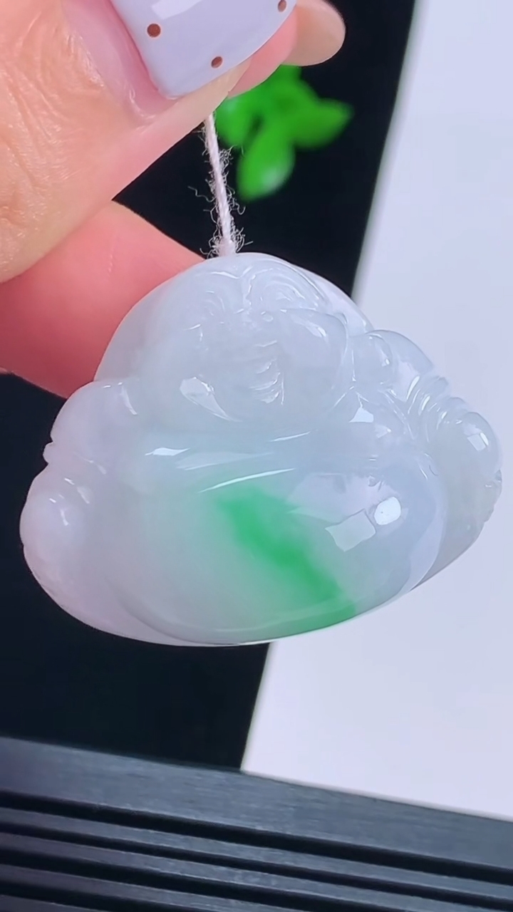 天然A货翡翠佛公吊坠，尺寸26-32.6-14 重量:20.00g
8月16日