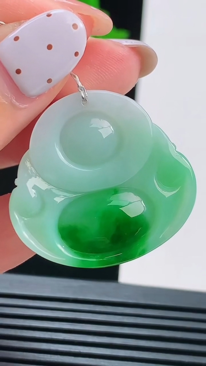 天然A货翡翠佛公吊坠，尺寸30-32-6 重量:9.06g
8月16日