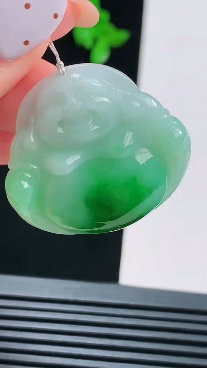 天然A货翡翠佛公吊坠，尺寸30-32-6 重量:9.06g
8月16日