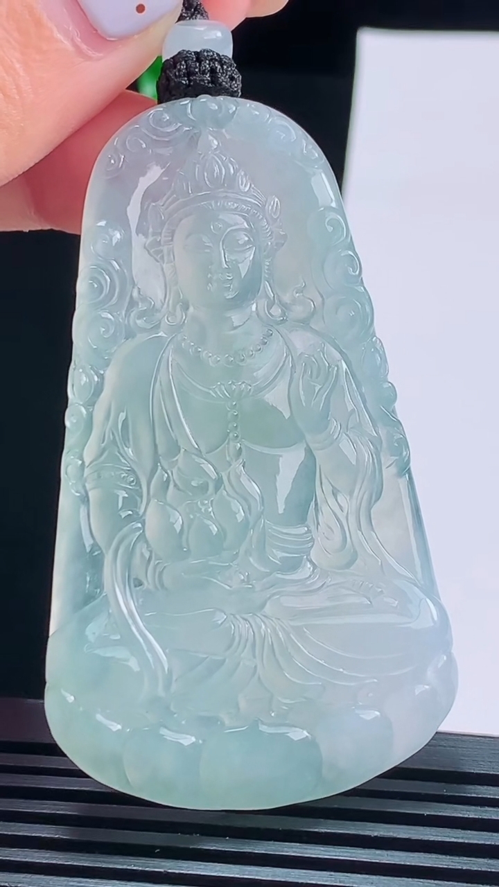 天然A货翡翠大势至菩萨吊坠，尺寸66-38-5.5 重量:35.11g
8月17日
