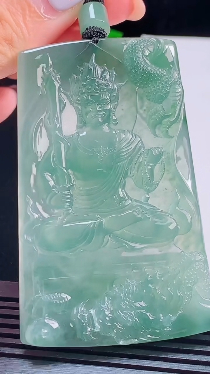 天然A货翡翠种飘花祥龙不动明王吊坠，尺寸70-44-5.2 重量:28.84g
8月17日