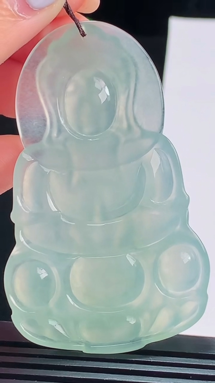 天然A货翡翠正装观音吊坠，尺寸66-41-6 重量:27.90g
8月17日