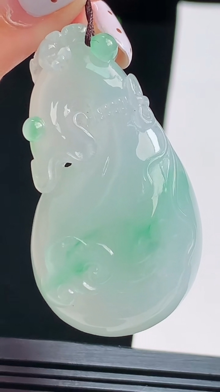 天然A货翡翠福袋吊坠，尺寸47-26-14.2 重量:30.44g
8月17日