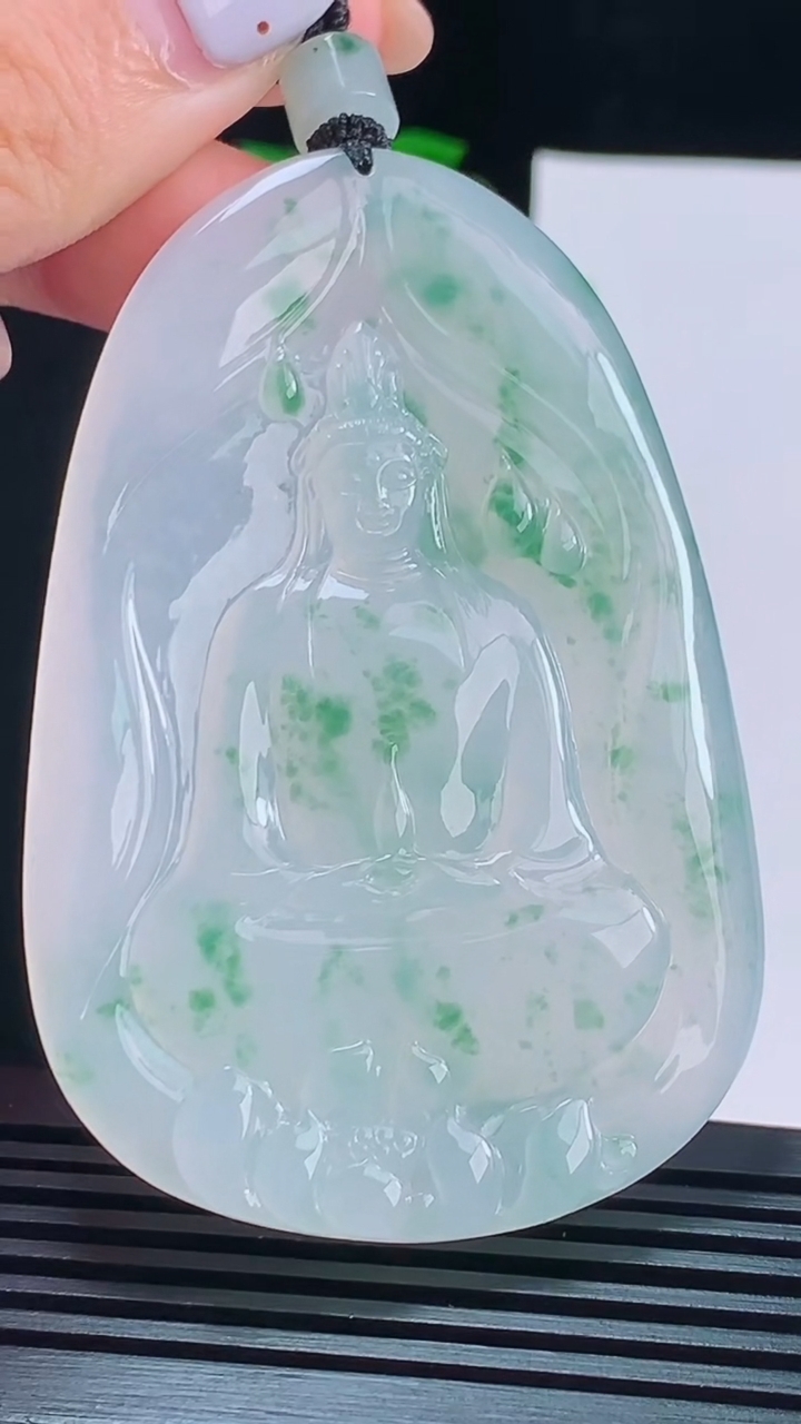 天然A货翡翠种飘花素衣观音吊坠，尺寸71.8-47-5.5 重量:43.12g
8月17日
