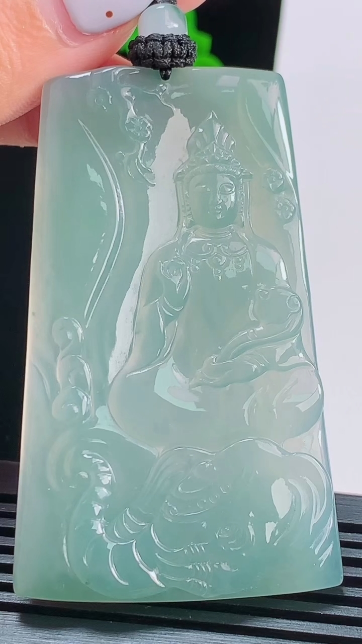 天然A货翡翠普贤菩萨吊坠，尺寸67-39.6-5，重量:35.80g
8月17日