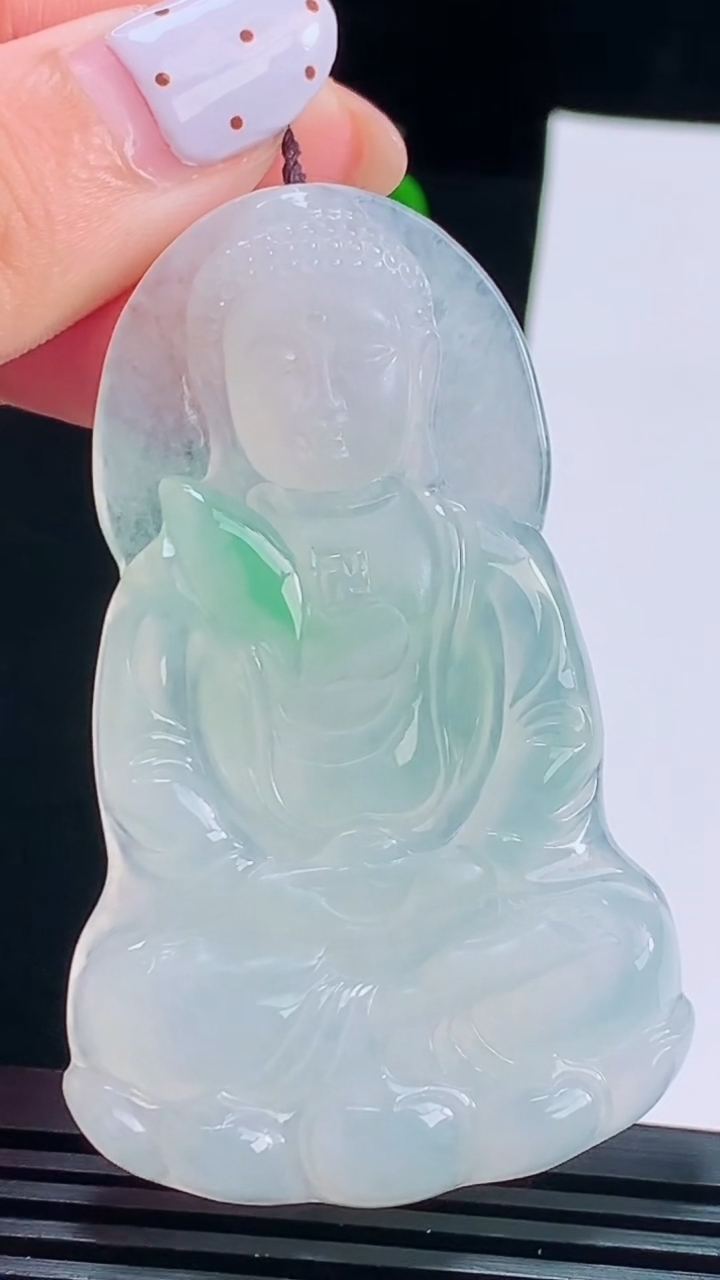 天然A货翡翠大日如来佛吊坠，尺寸62-38-6.2 重量:24.98g
8月17日