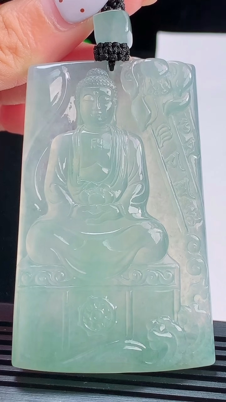 天然A货翡翠大日如来佛吊坠，尺寸69.2-44.5-6.3 重量:57.40g
8月17日