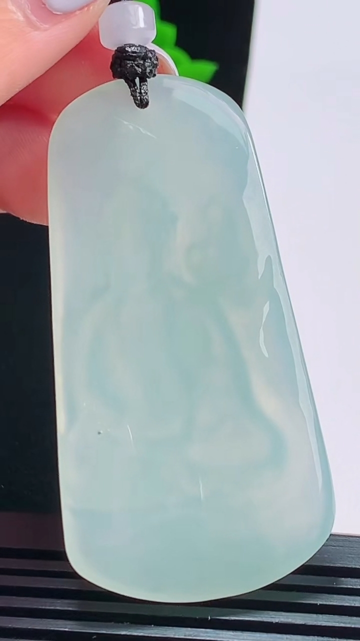 天然A货翡翠大势至菩萨吊坠，尺寸58-30-5.5 重量:24.82g
8月17日