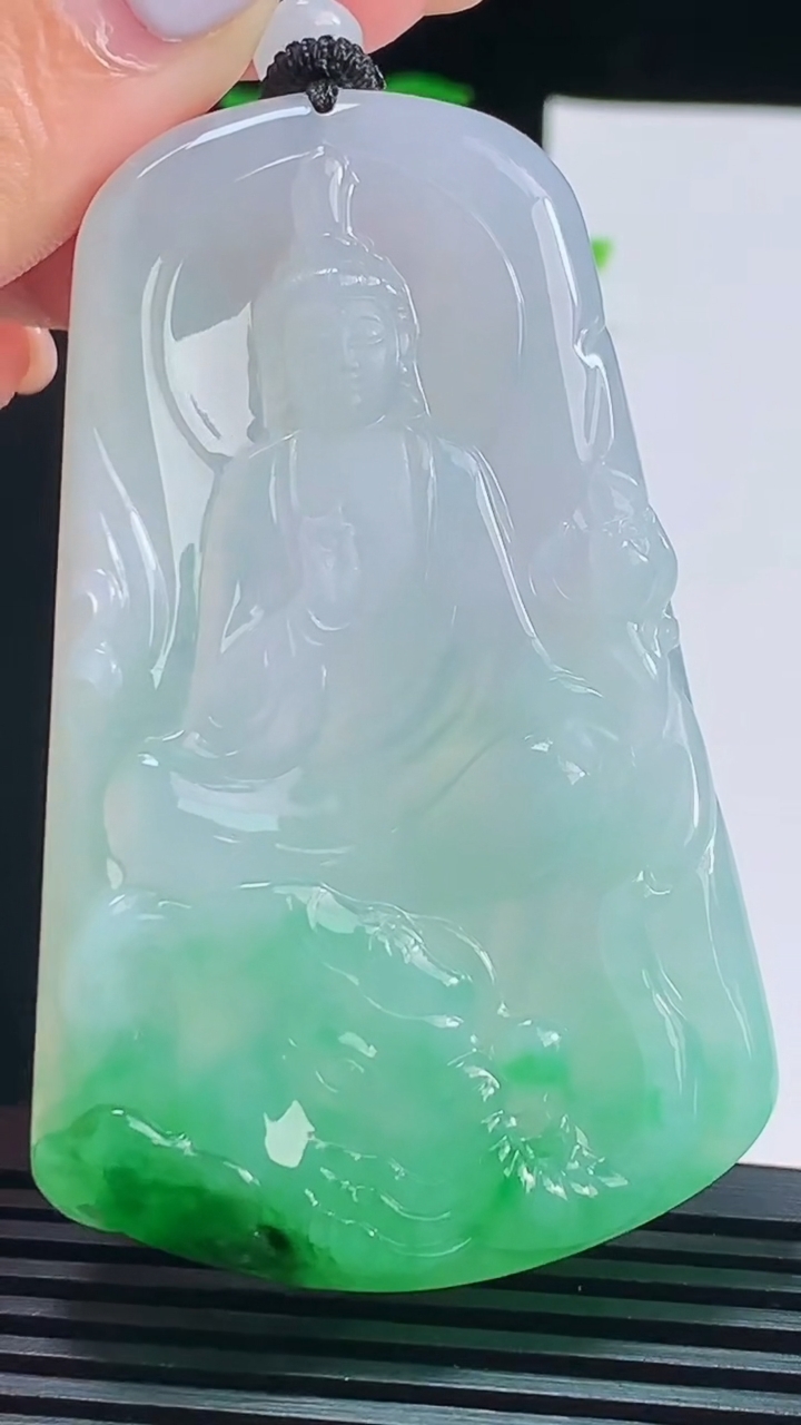 天然A货翡翠普贤菩萨吊坠，尺寸69.2-42.8-7.3 重量:49.18g
8月17日
