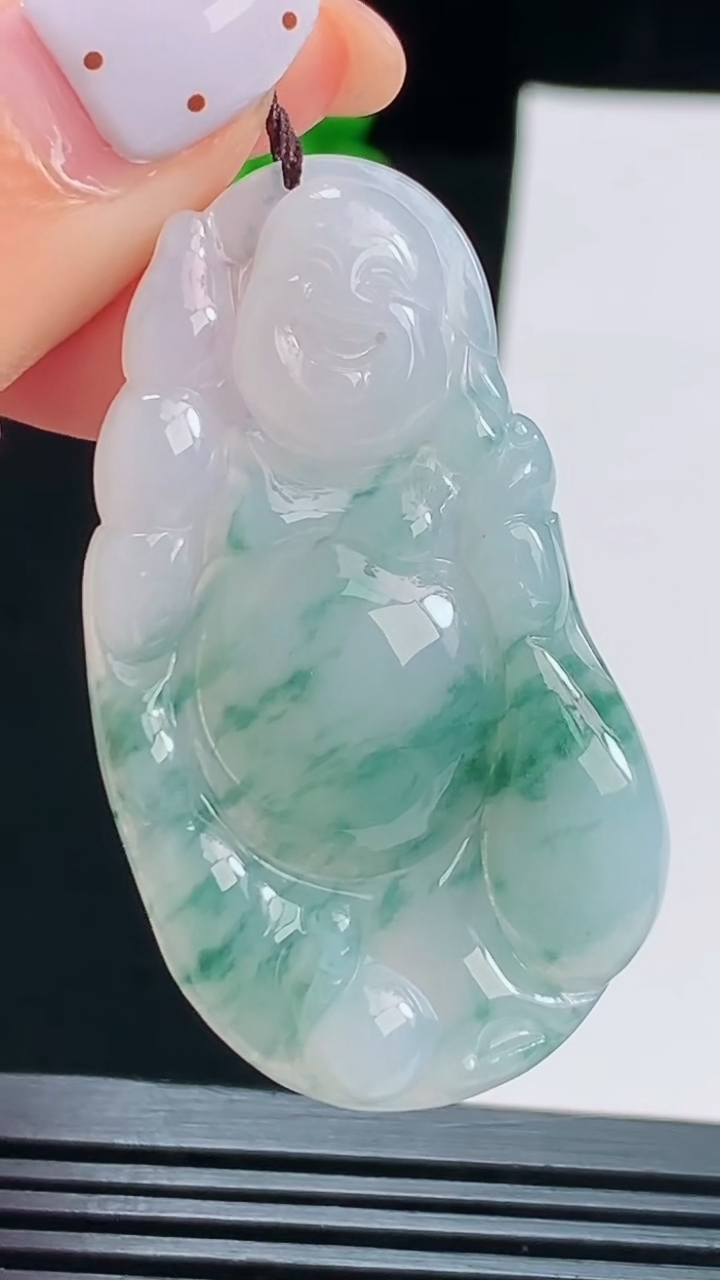 天然A货翡翠飘花布袋佛吊坠，尺寸47-26-5.5 重量:11.08g
8月17日