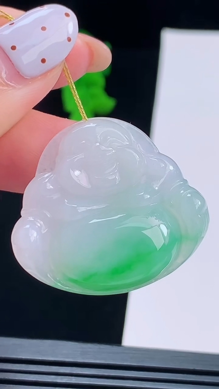 天然A货翡翠佛公吊坠，尺寸28.5-32-6 重量:8.86g
8月17日