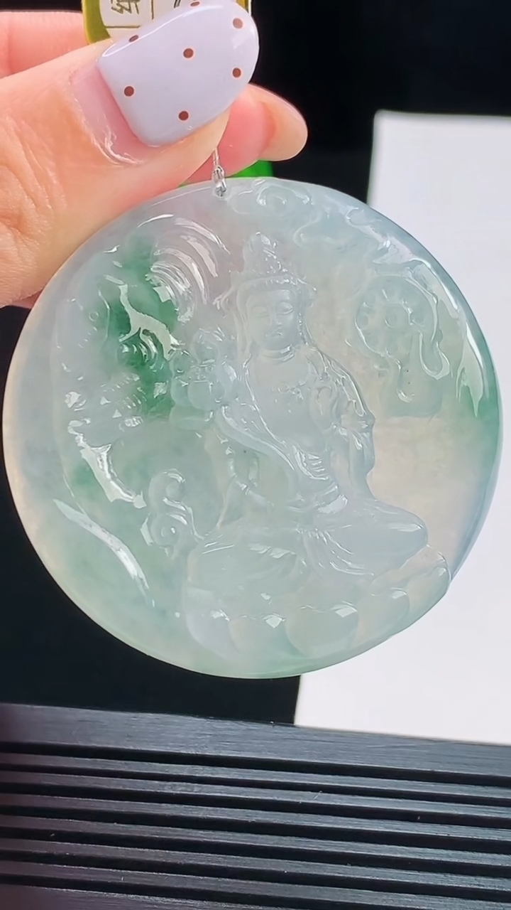 天然A货翡翠飘花普贤菩萨吊坠，尺寸45.8-5.8 重量:25.10g
8月17日