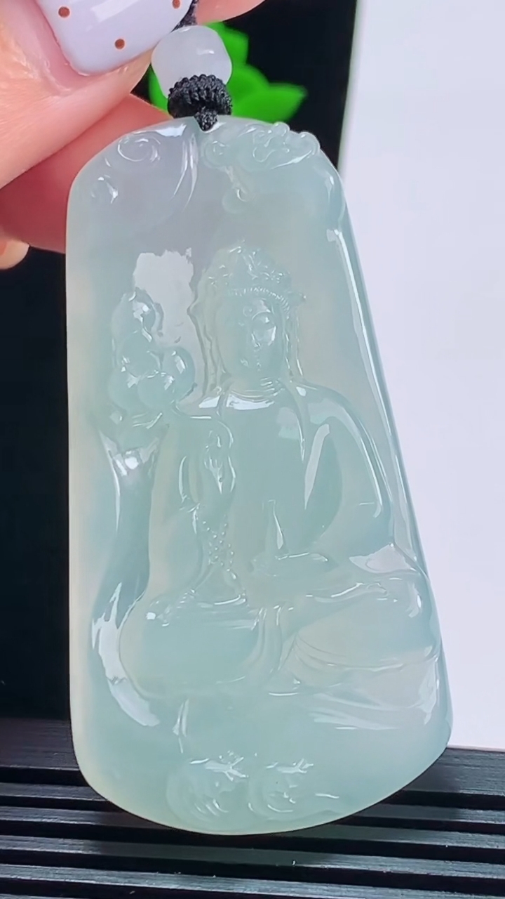 天然A货翡翠大势至菩萨吊坠，尺寸58-30-5.5 重量:24.82g
8月17日