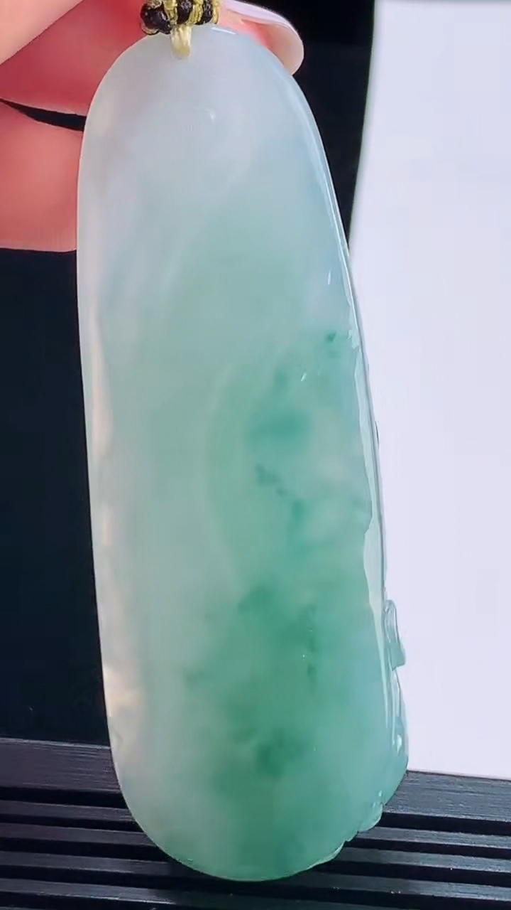 天然A货翡翠种飘花文殊菩萨吊坠，尺寸70.8-25-11.5 重量:37.79g
8月17日