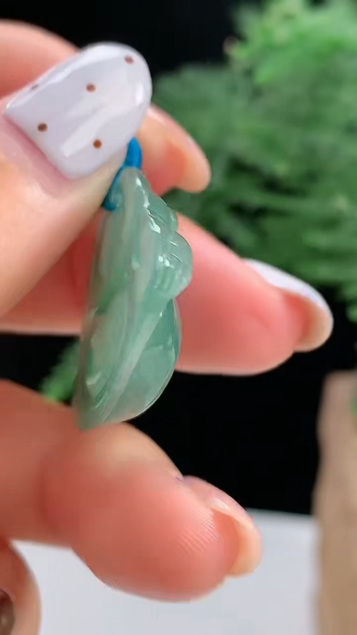 天然A货翡翠佛公吊坠，尺寸25-27-6.2 重量:6.62g
8月17日