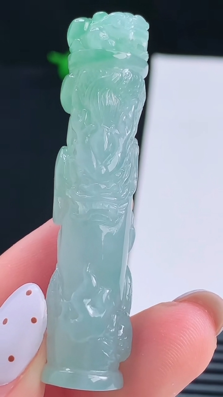 天然A货翡翠龙柱吊坠，尺寸55.6-12.6重量:18.53g
8月17日
