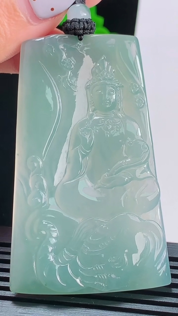 天然A货翡翠普贤菩萨吊坠，尺寸67-39.6-5，重量:35.80g
8月17日