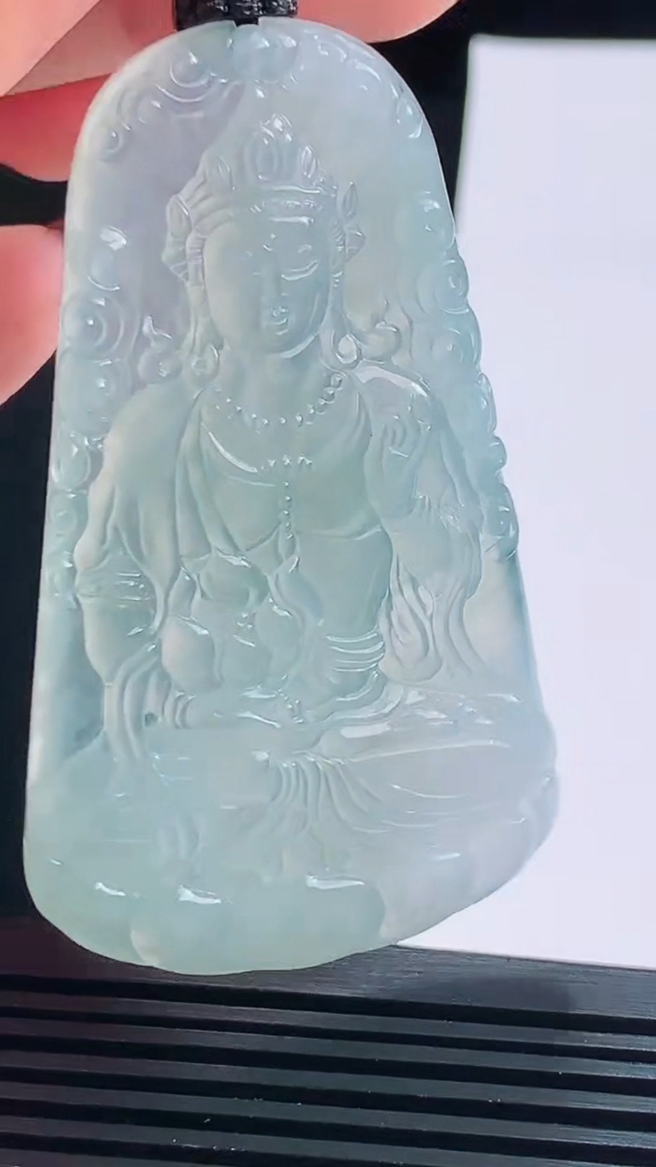 天然A货翡翠大势至菩萨吊坠，尺寸66-38-5.5 重量:35.11g
8月17日
