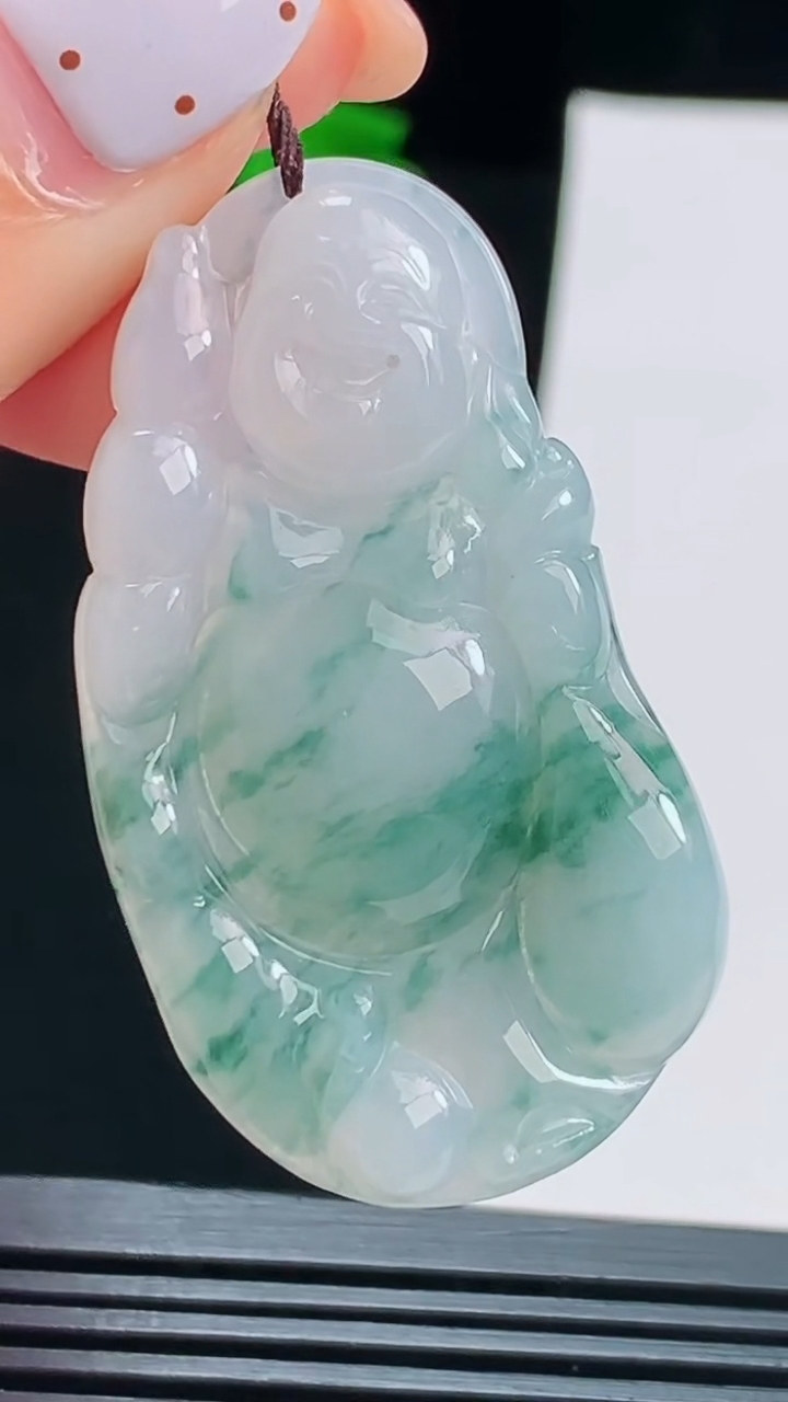 天然A货翡翠飘花布袋佛吊坠，尺寸47-26-5.5 重量:11.08g
8月17日