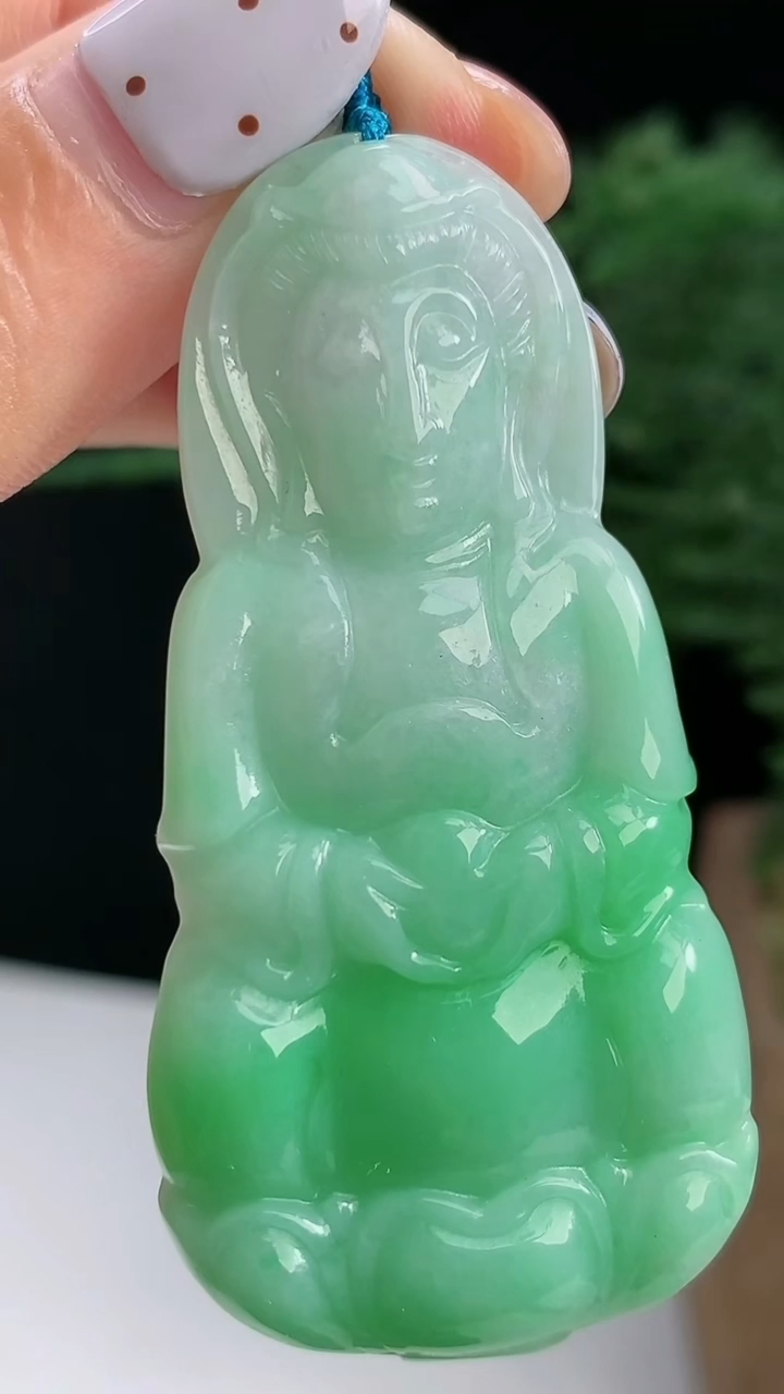 天然A货翡翠正装观音吊坠，尺寸57-28-6.2 重量:18.16g
8月17日