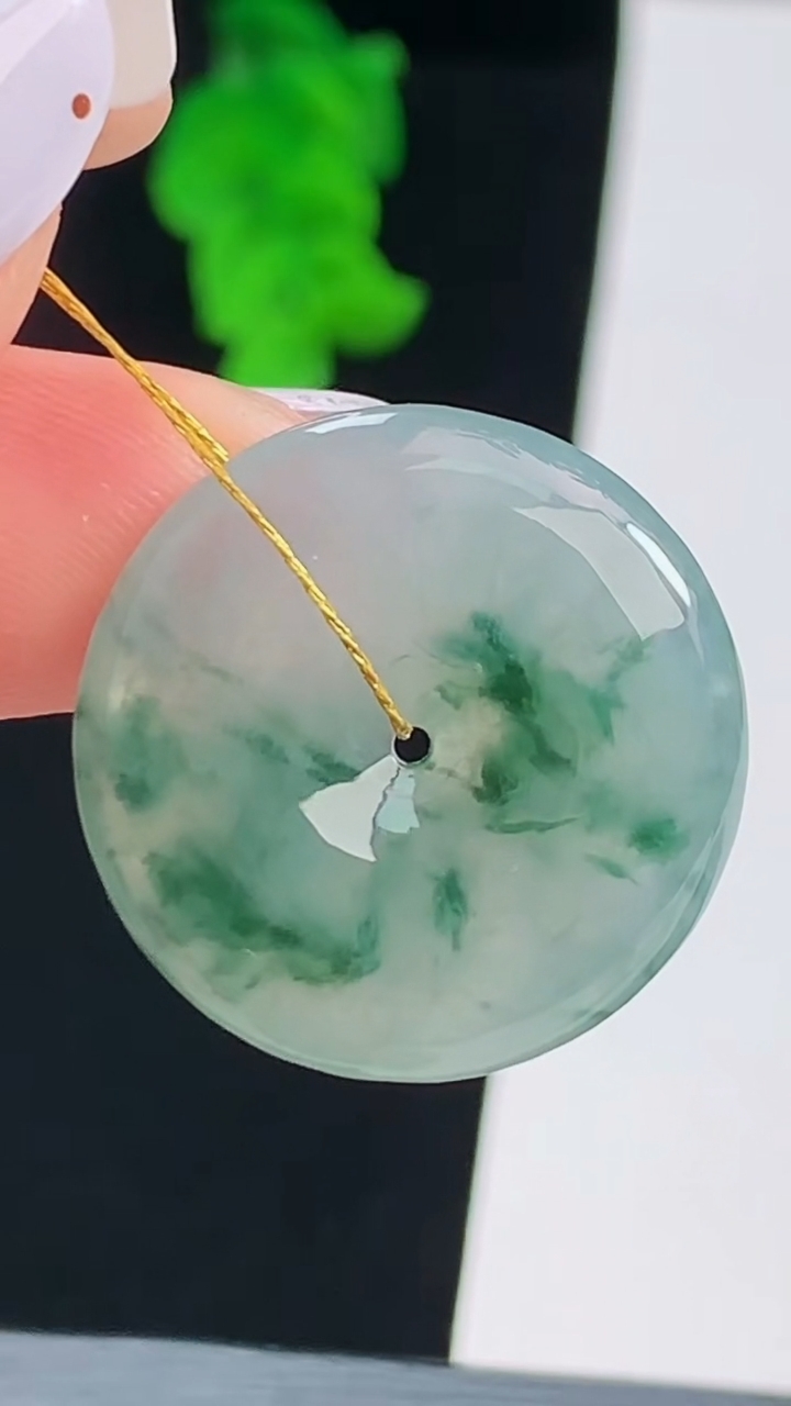 天然A货翡翠飘花平安扣吊坠，尺寸23.8-5 重量:6.00g
8月17日
