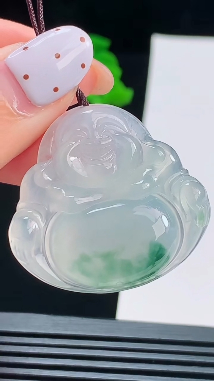 天然A货翡翠种飘花佛公吊坠，尺寸31.5-33.6-5.2 重量:8.39g
8月17日