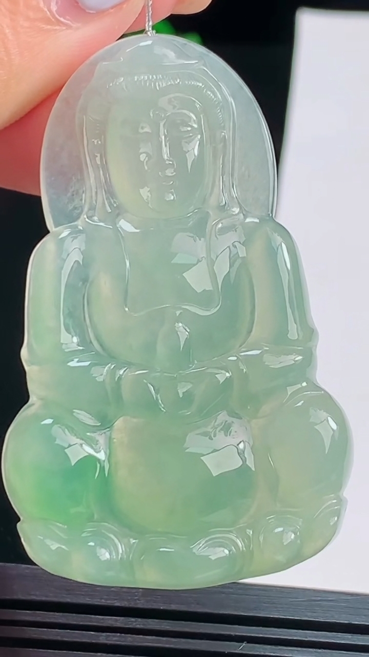 天然A货翡翠正装观音吊坠，尺寸58-36-5.8 重量:20.76g
8月17日
