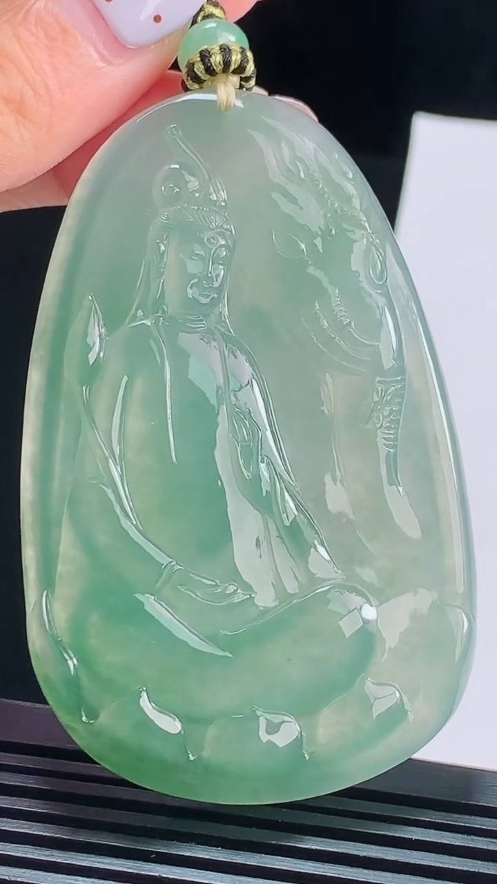 天然A货翡翠普贤菩萨吊坠，尺寸71.5-45-6 重量:49.14g
8月17日