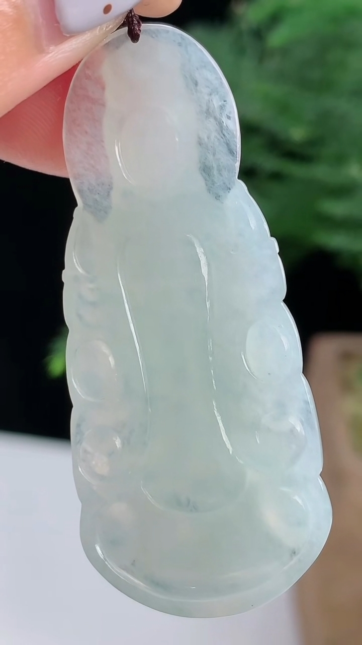 天然A货翡翠观音菩萨吊坠，尺寸51-22-4.8 重量:9.85g
8月17日
