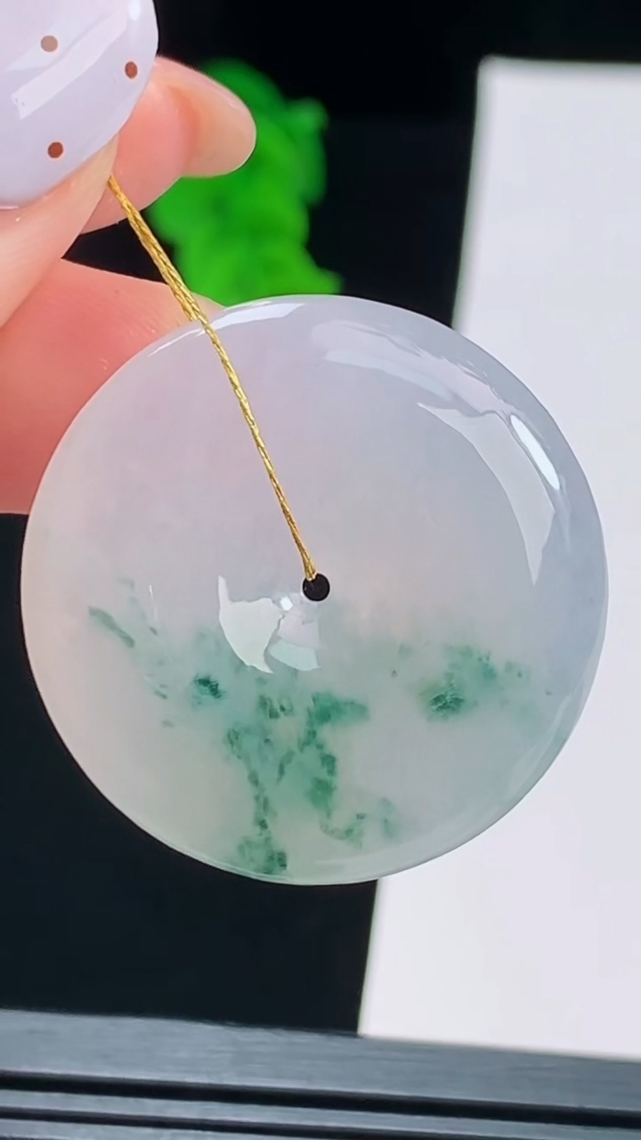天然A货翡翠飘花平安扣吊坠，尺寸30.5-5.5 重量:11.03g
8月17日