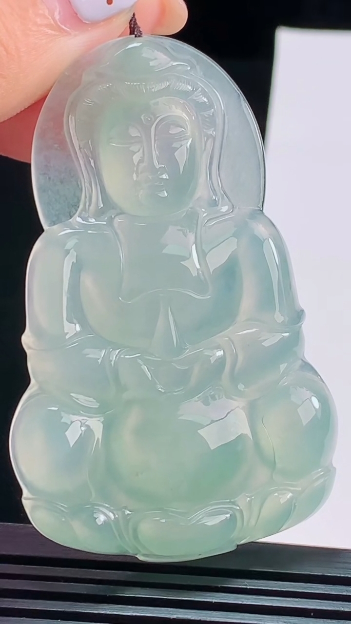 天然A货翡翠正装观音吊坠，尺寸66-41-6 重量:27.90g
8月17日