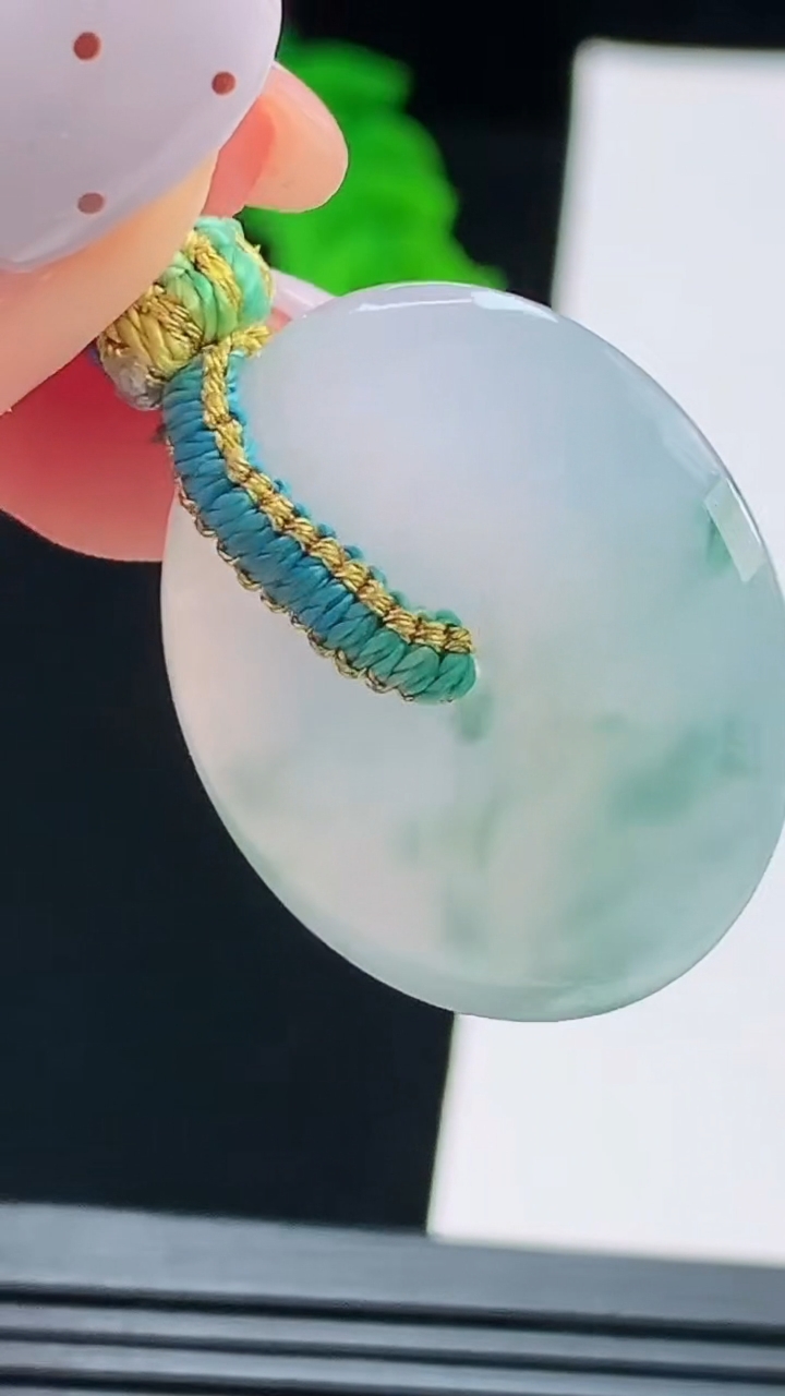 天然A货翡翠冰种飘花平安扣吊坠，尺寸265-6.2，重量:9.72g
8月17日