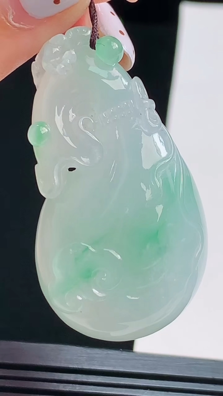 天然A货翡翠福袋吊坠，尺寸47-26-14.2 重量:30.44g
8月17日
