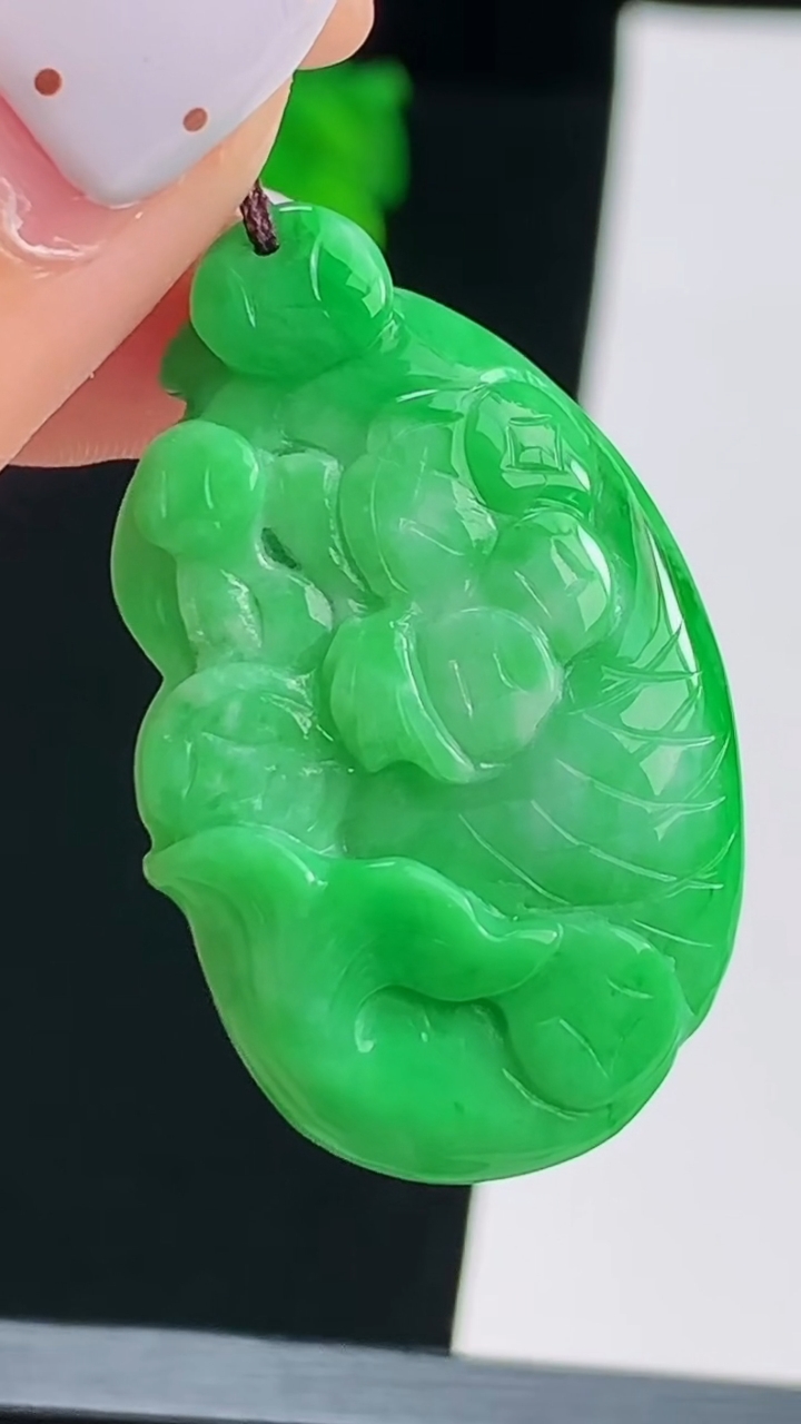 天然A货翡翠年年有余吊坠，尺寸36-22-6 重量:8.07g
8月17日
