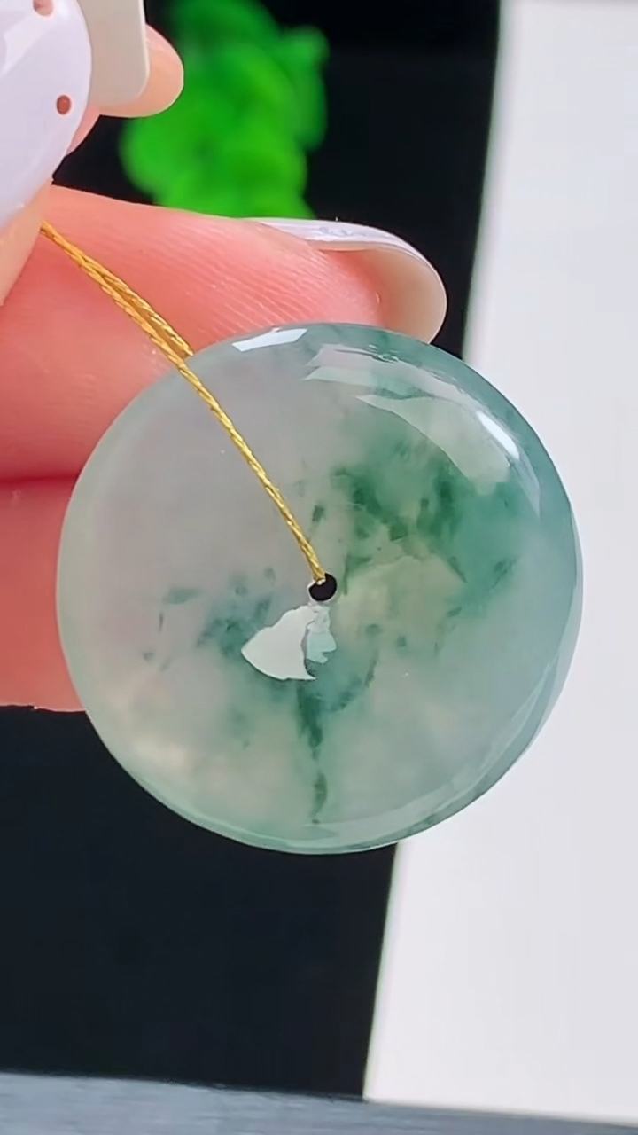 天然A货翡翠飘花平安扣吊坠，尺寸23.8-5 重量:6.00g
8月17日