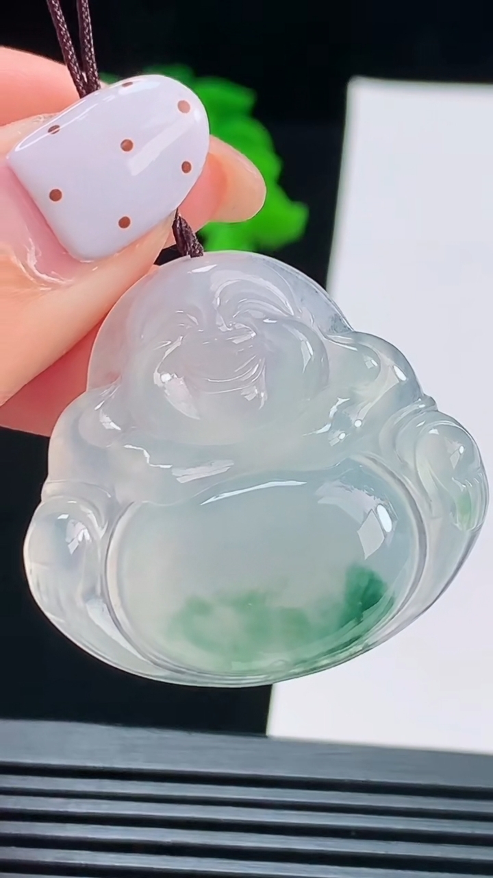 天然A货翡翠种飘花佛公吊坠，尺寸31.5-33.6-5.2 重量:8.39g
8月17日
