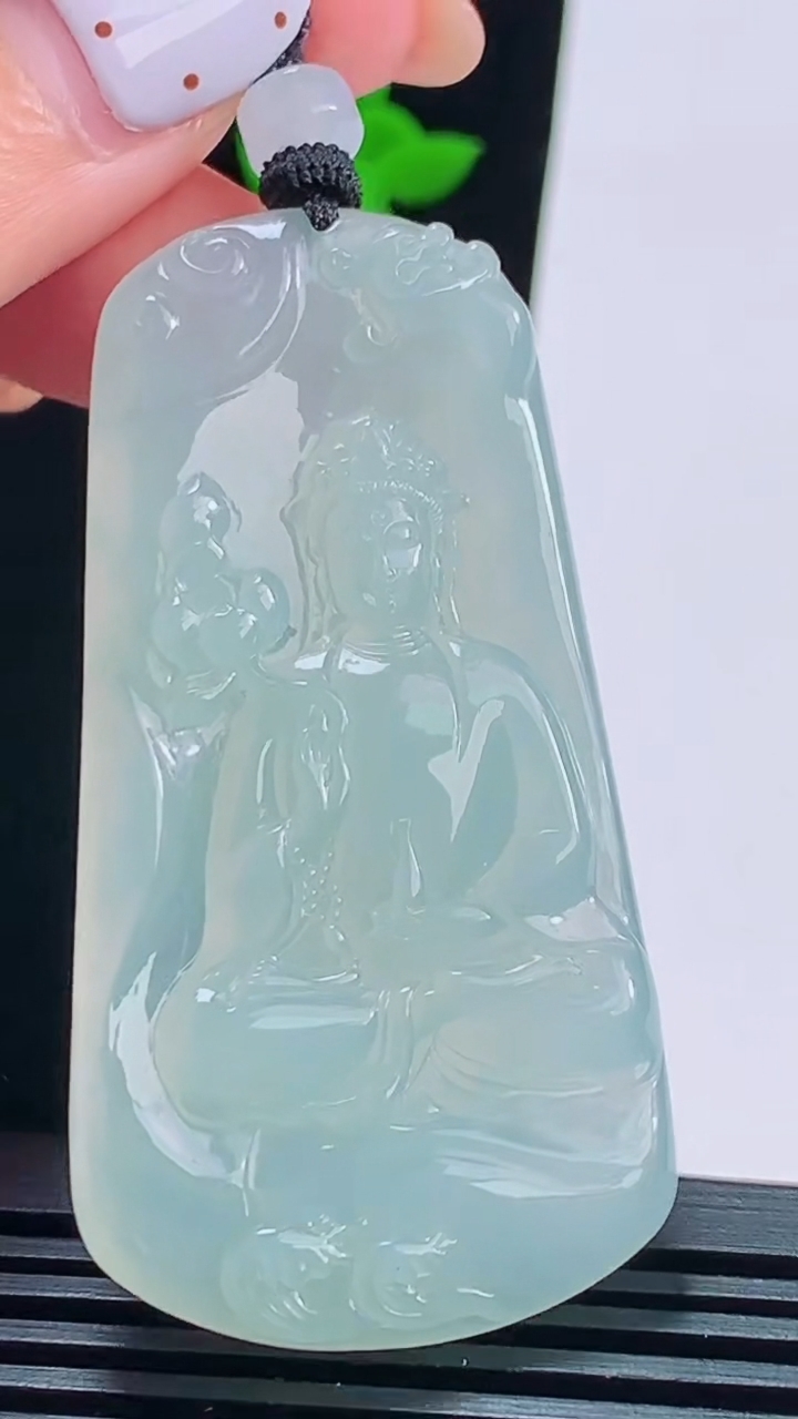 天然A货翡翠大势至菩萨吊坠，尺寸58-30-5.5 重量:24.82g
8月17日