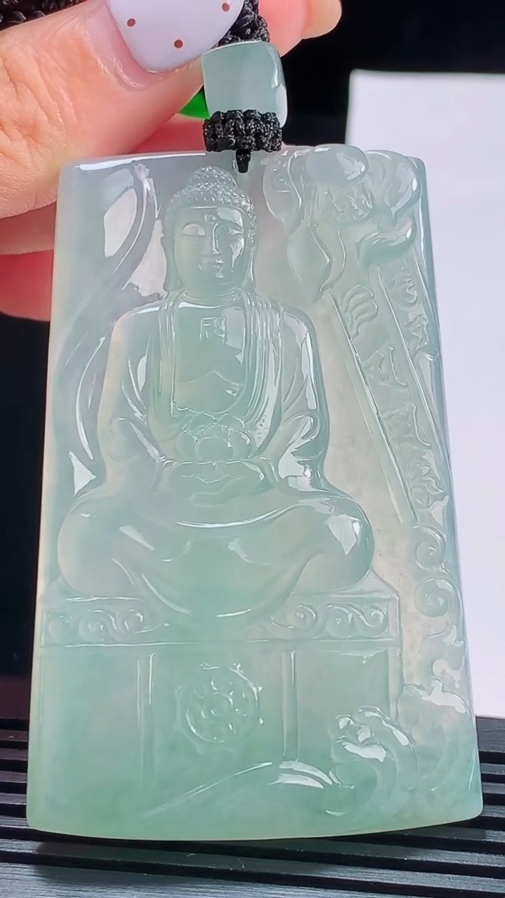 天然A货翡翠大日如来佛吊坠，尺寸69.2-44.5-6.3 重量:57.40g
8月17日