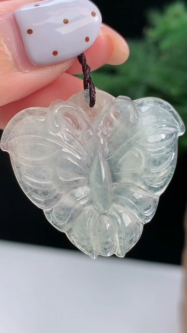 天然A货翡翠蝴蝶吊坠，尺寸28.5-31-5.2 重量:6.49g
8月17日