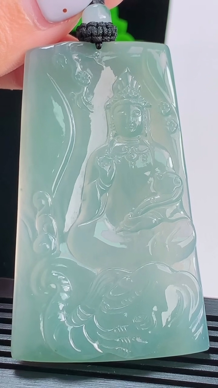 天然A货翡翠普贤菩萨吊坠，尺寸67-39.6-5，重量:35.80g
8月17日
