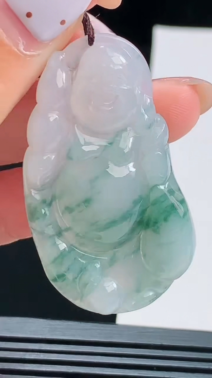 天然A货翡翠飘花布袋佛吊坠，尺寸47-26-5.5 重量:11.08g
8月17日
