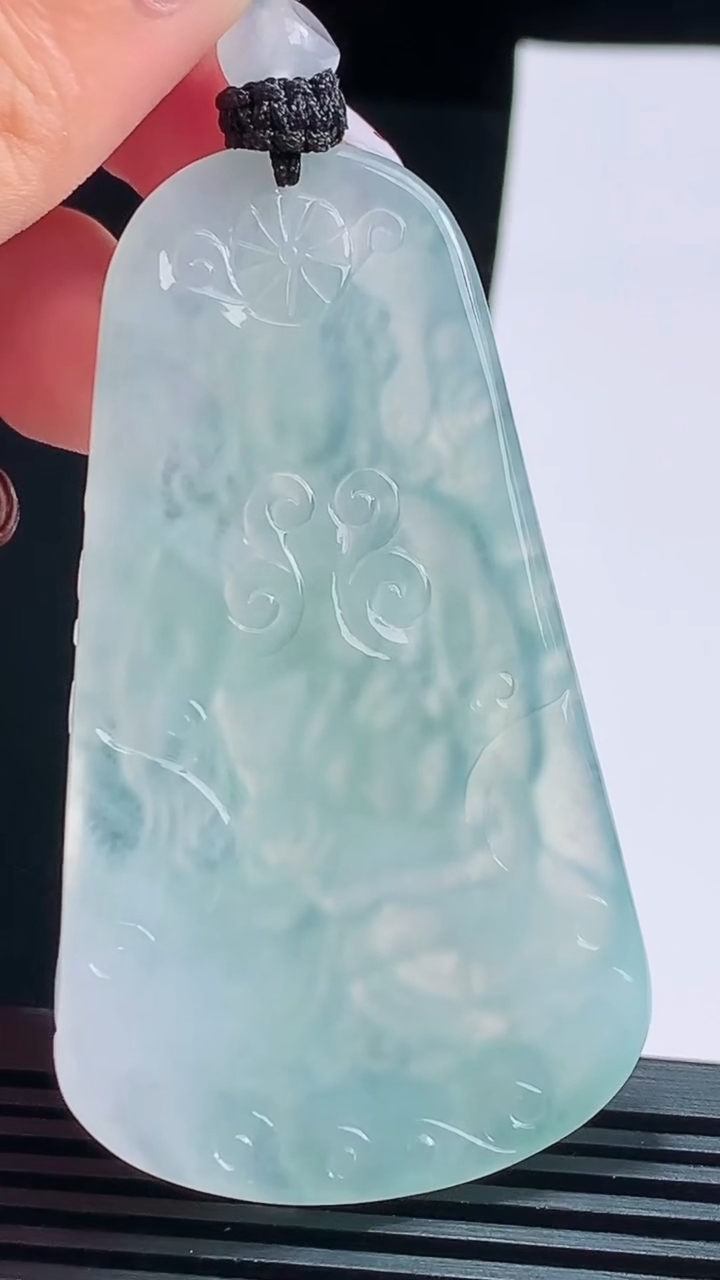 天然A货翡翠大势至菩萨吊坠，尺寸66-38-5.5 重量:35.11g
8月17日