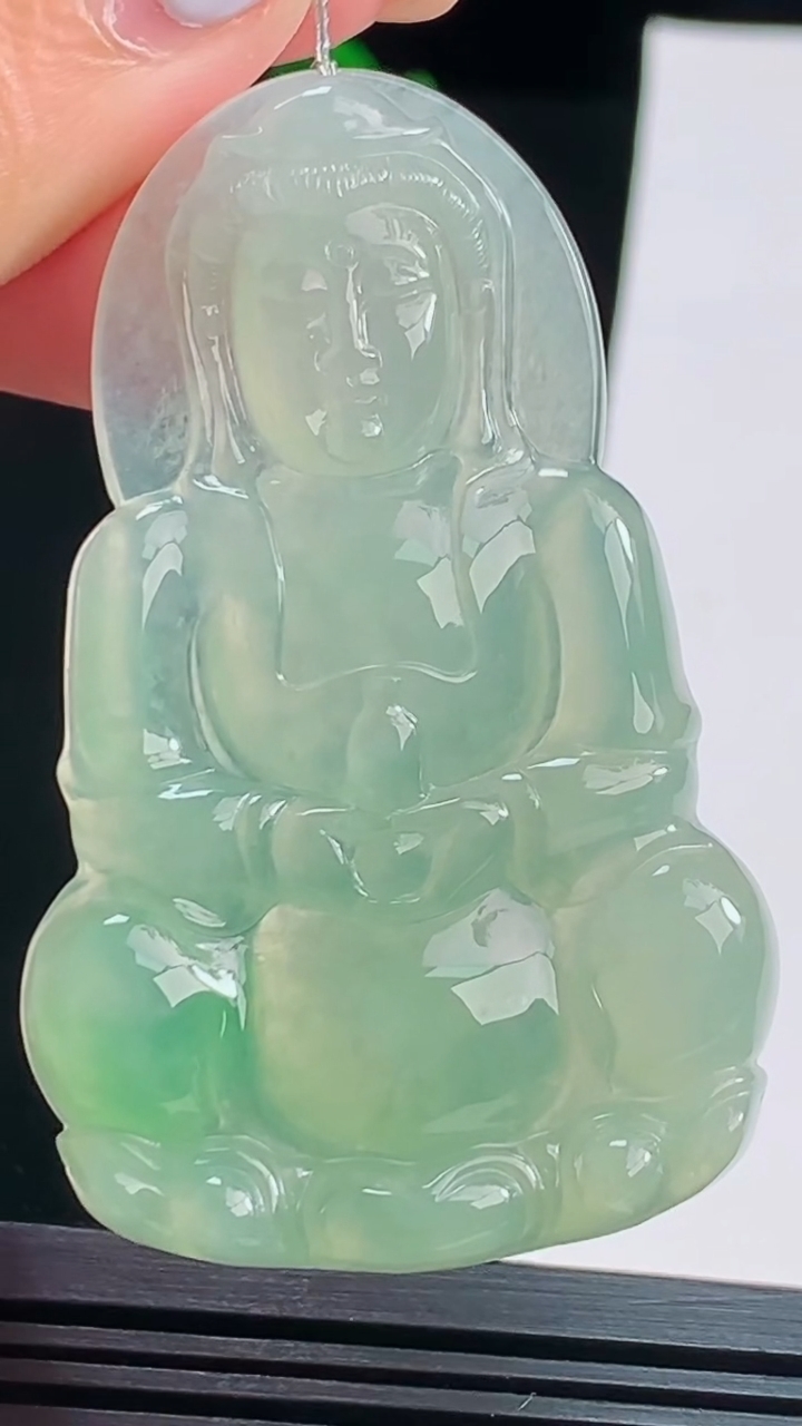 天然A货翡翠正装观音吊坠，尺寸58-36-5.8 重量:20.76g
8月17日