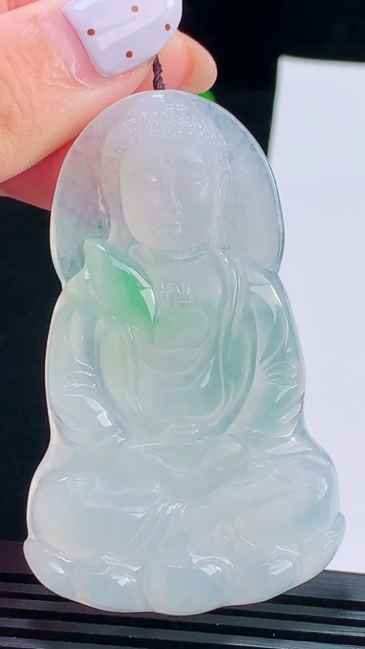 天然A货翡翠大日如来佛吊坠，尺寸62-38-6.2 重量:24.98g
8月17日