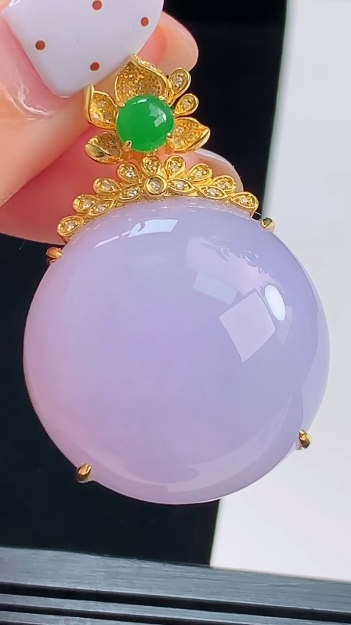 天然A货翡翠18k金紫罗兰蛋面吊坠，尺寸41-28-14.2，裸石27-28 重量:21.40g
8